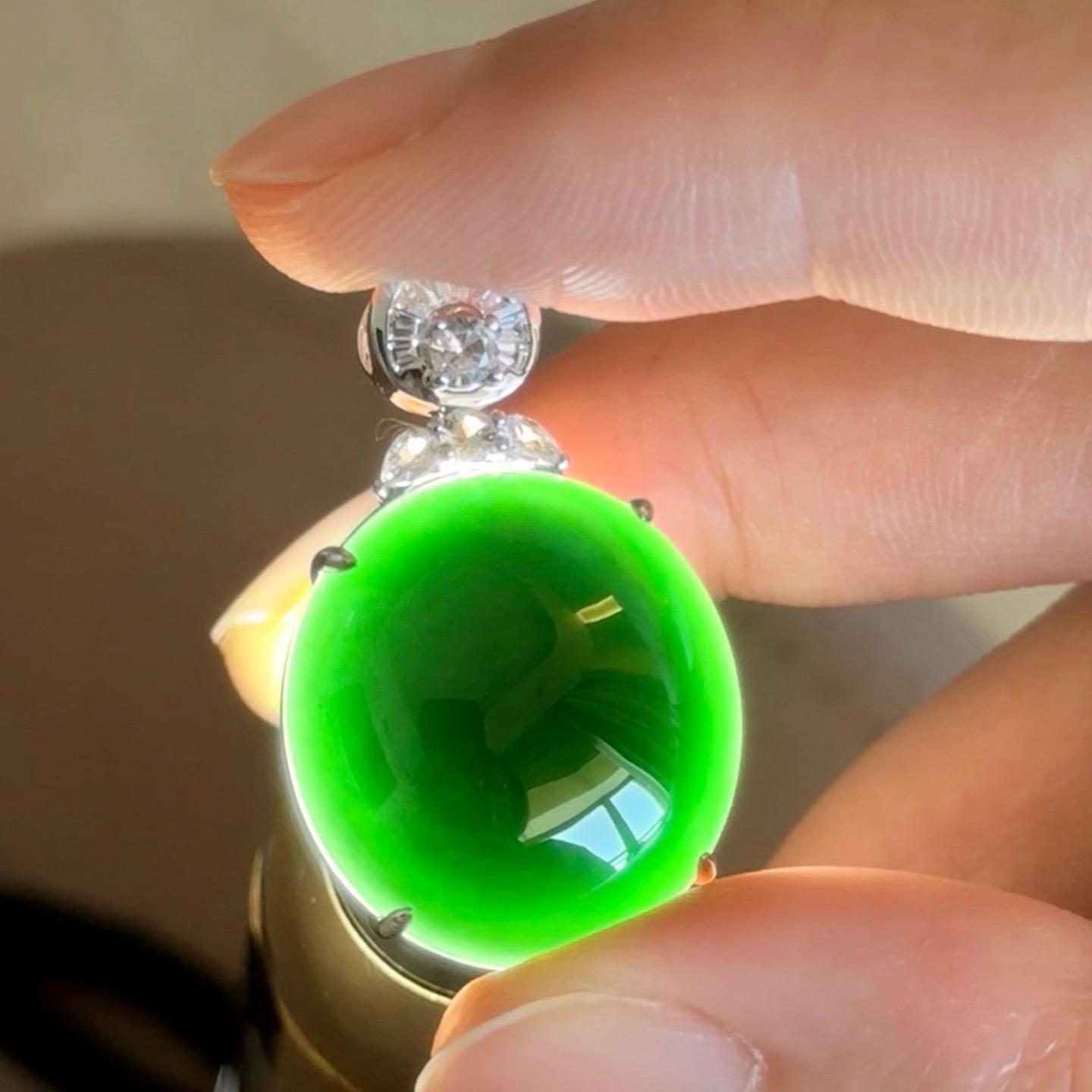 精品18k墨翠蛋面吊坠 种好色正 黑度极好 打灯通透 油性十足  尺寸30.6