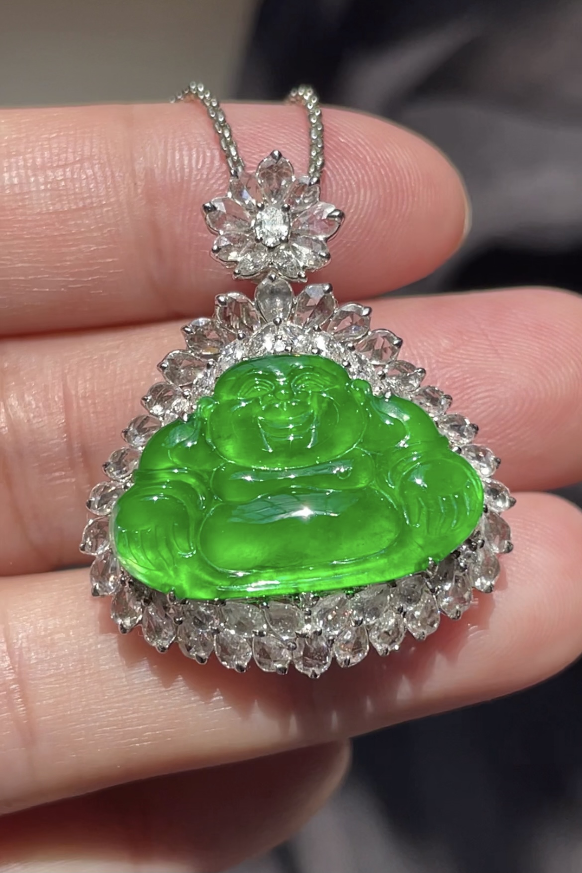 ️【玻璃种正阳绿，佛】高品质 晶莹剔透，起莹光，通透水润，玉质细腻，翠色鲜艳，18k金奢华钻石镶嵌️，22.7-15-2.7