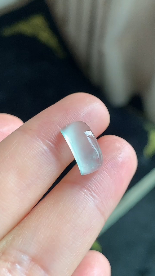 天然翡翠，冰马鞍戒面 尺寸12.2-5.6-4.2 aa79