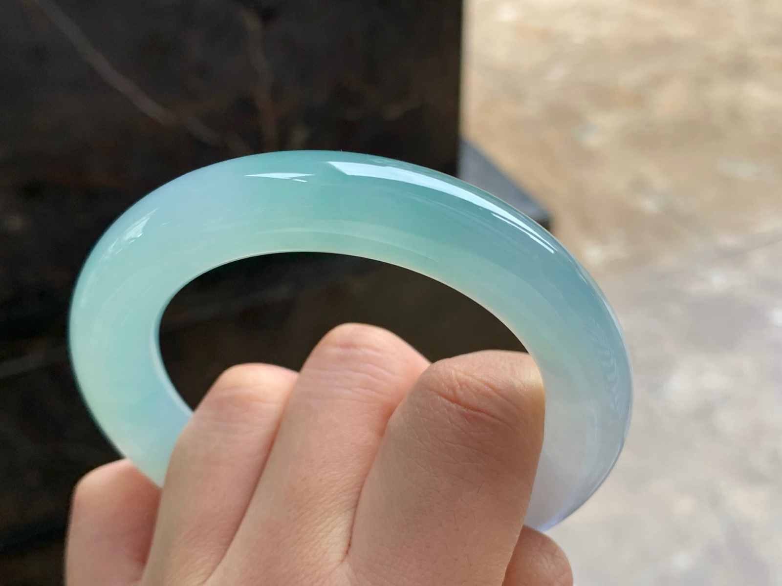 56-12.5
冰蓝圆条手镯^_^水润冰透