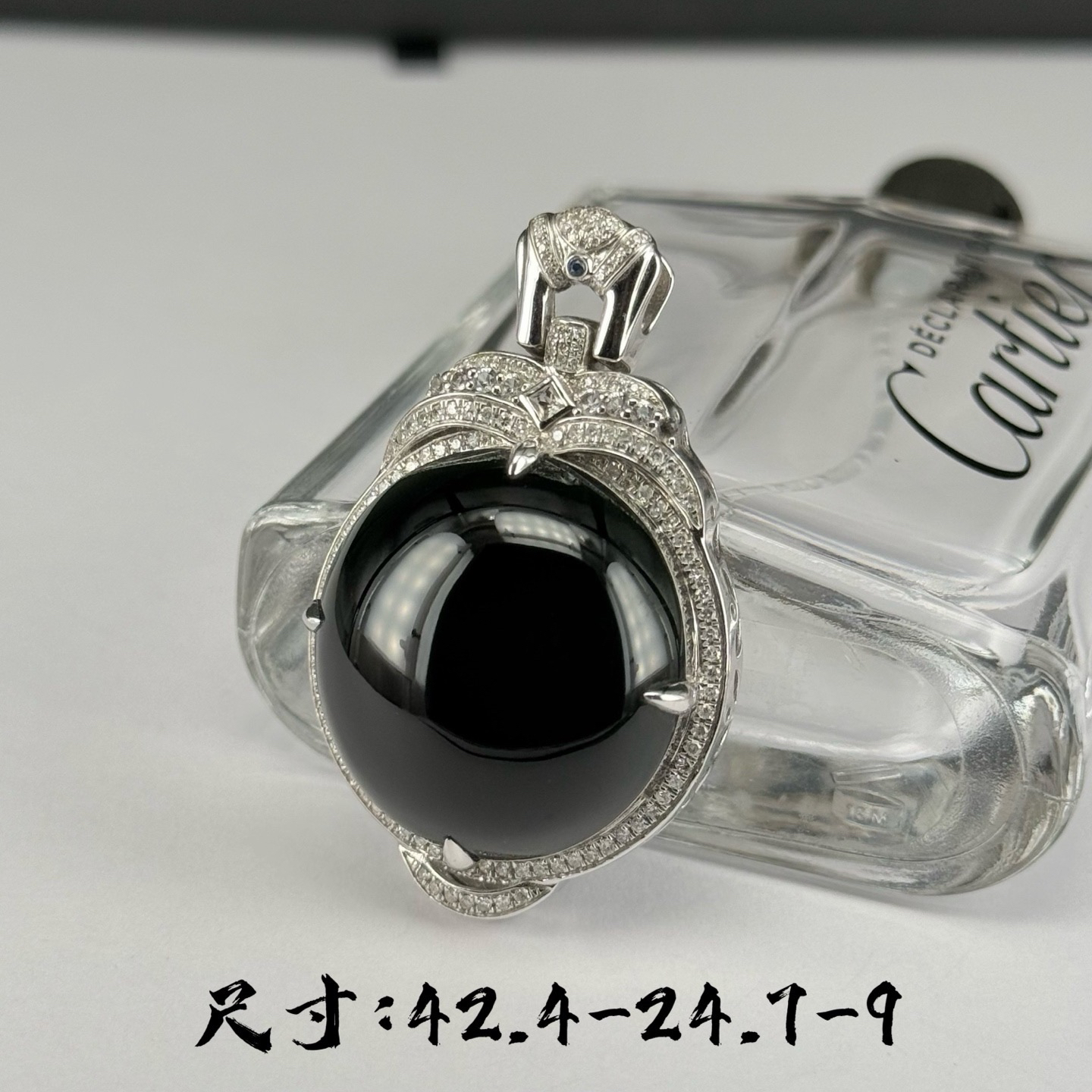 精品18k墨翠蛋面吊坠 种好色正 黑度极好 打灯通透 油性十足  尺寸42.4