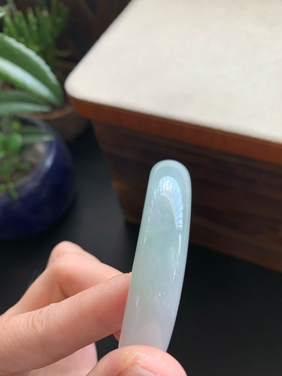 55.6圈口淡绿贵妃手镯