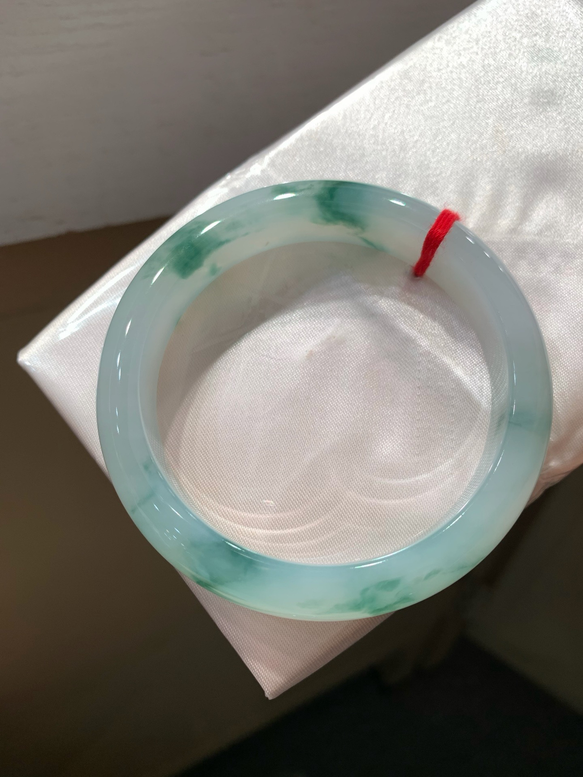 尺寸55.9/12.4/8.2，冰飘花手镯
水润细腻 清新甜美