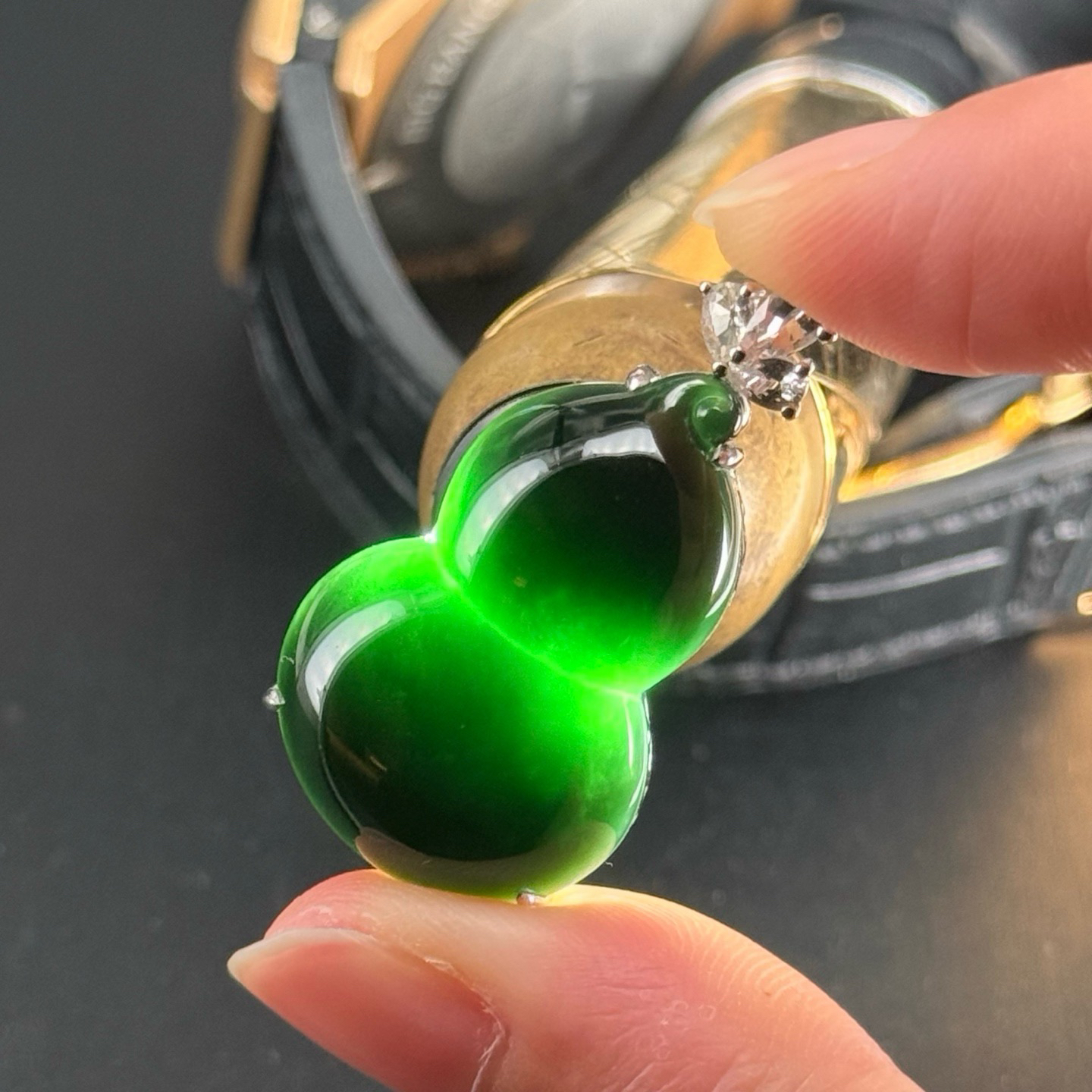 精品18k墨翠葫芦吊坠 种好色正 黑度极好 打灯通透  尺寸36.8
