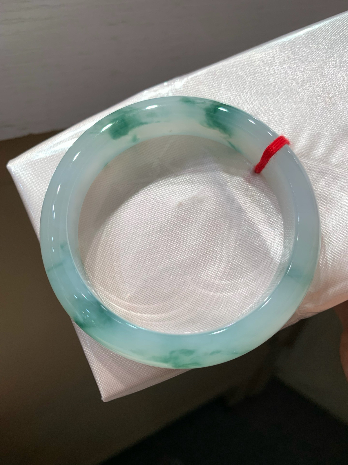 尺寸55.9/12.4/8.2，冰飘花手镯
水润细腻 清新甜美