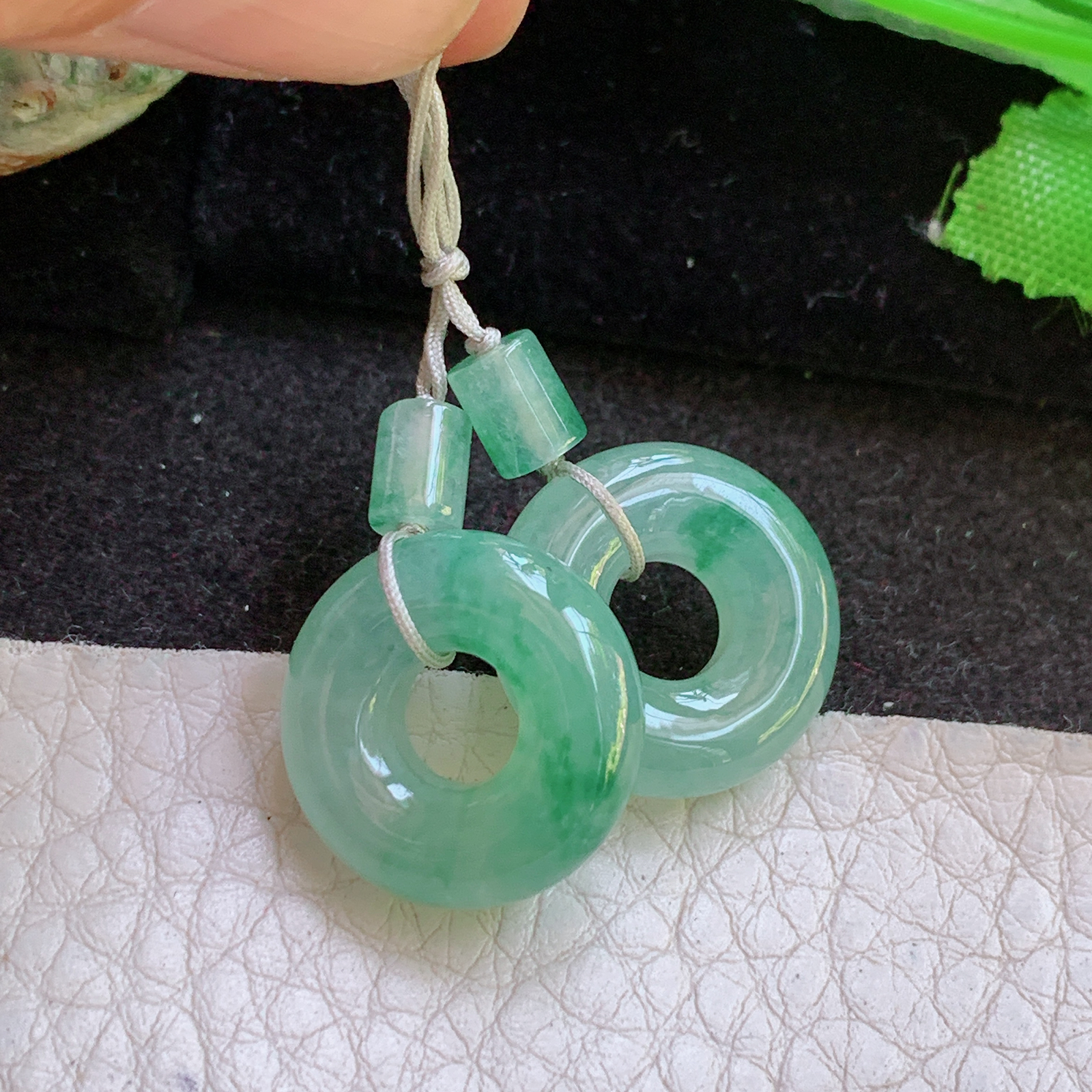 sd实拍17.2*6.2缅甸翡翠a货精雕冰飘花甜甜圈 玉扣一对玉吊坠