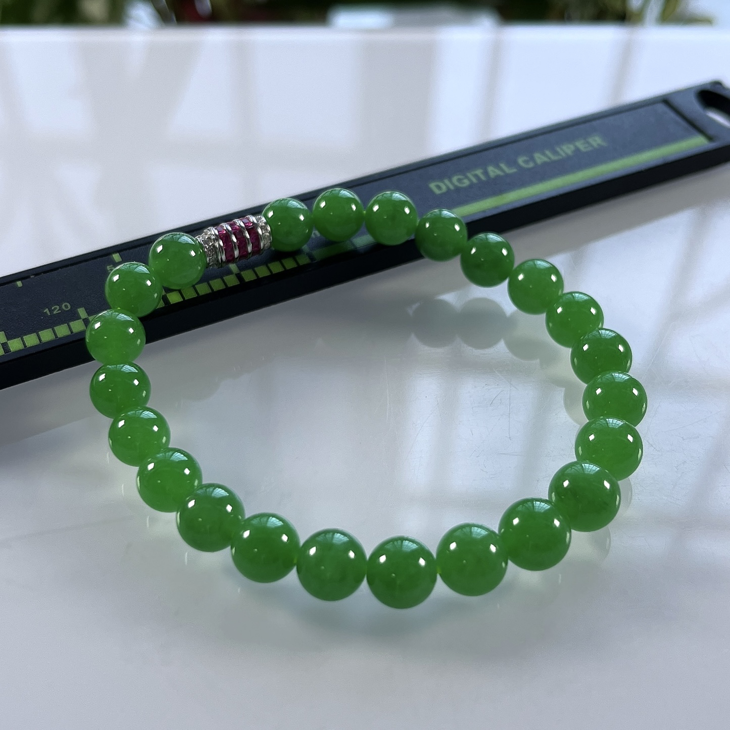 收藏传承级别，缅甸天然翡翠A货，卡7.8冰种起胶浓正阳绿圆珠手串手链，尺寸：7～7.8mm/23颗，长度175mm，重量：16.42g，925银扣。