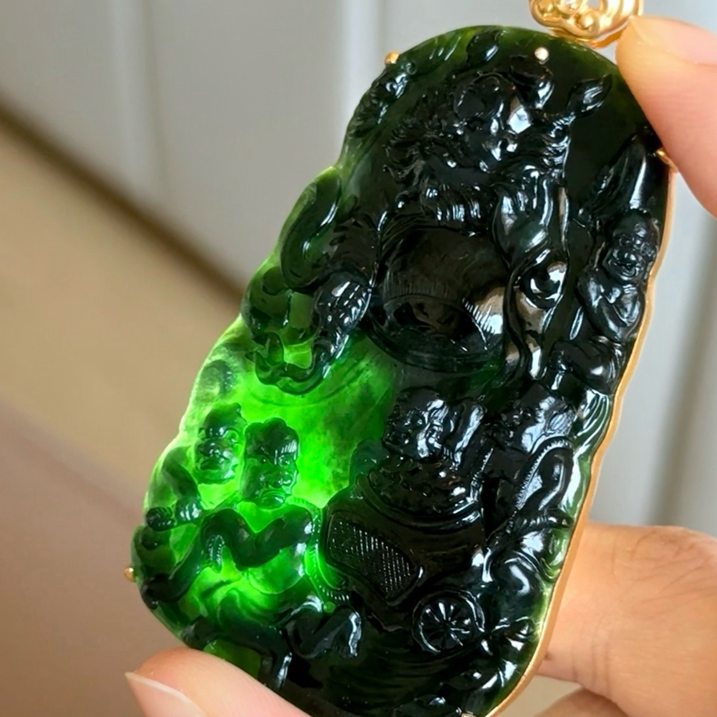 精品18k墨翠钟馗 种好色正 黑度极好 打灯通透 油性十足  尺寸73.8