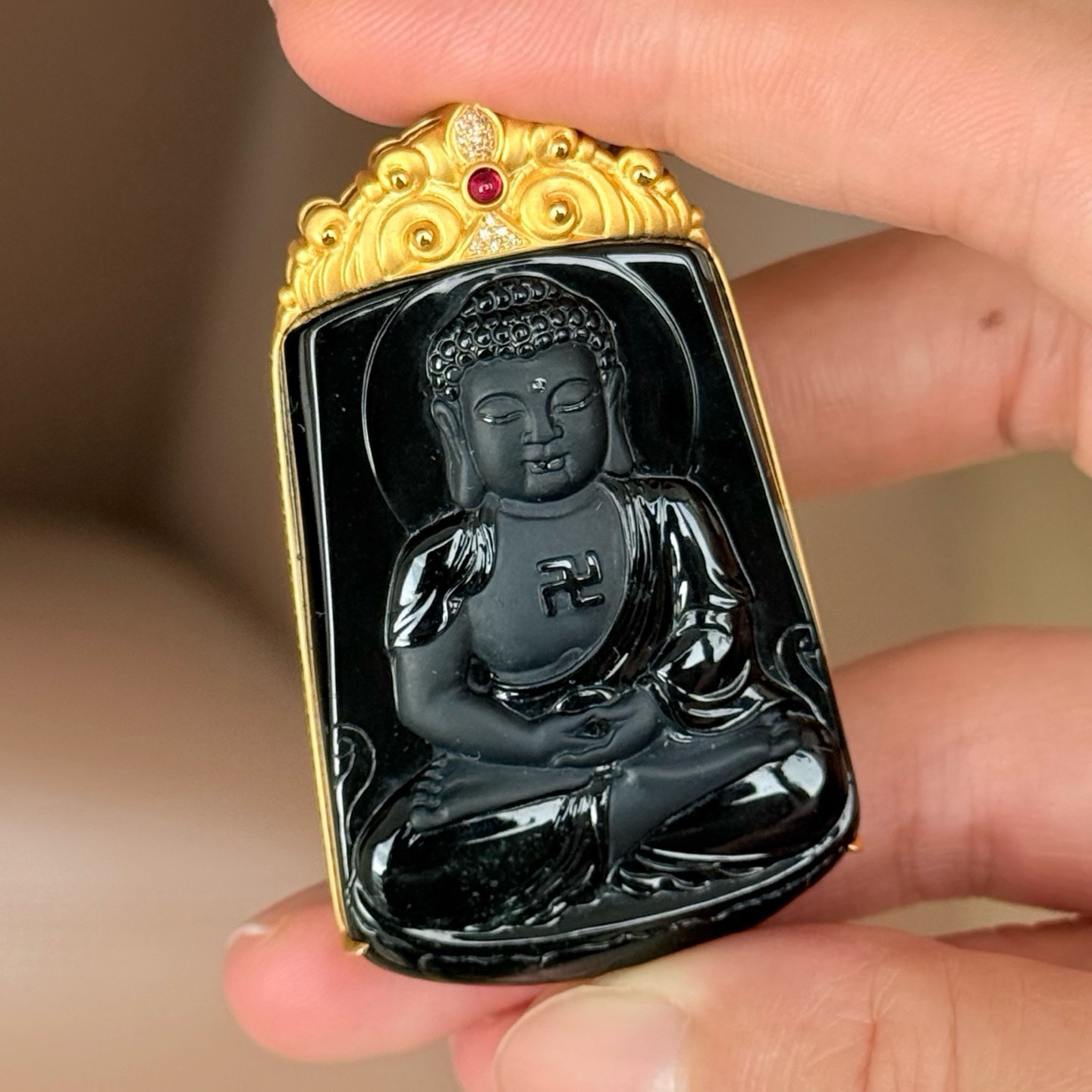 精品18k墨翠大日如来 种好色正 黑度极好 打灯通透 油性十足  尺寸54.8