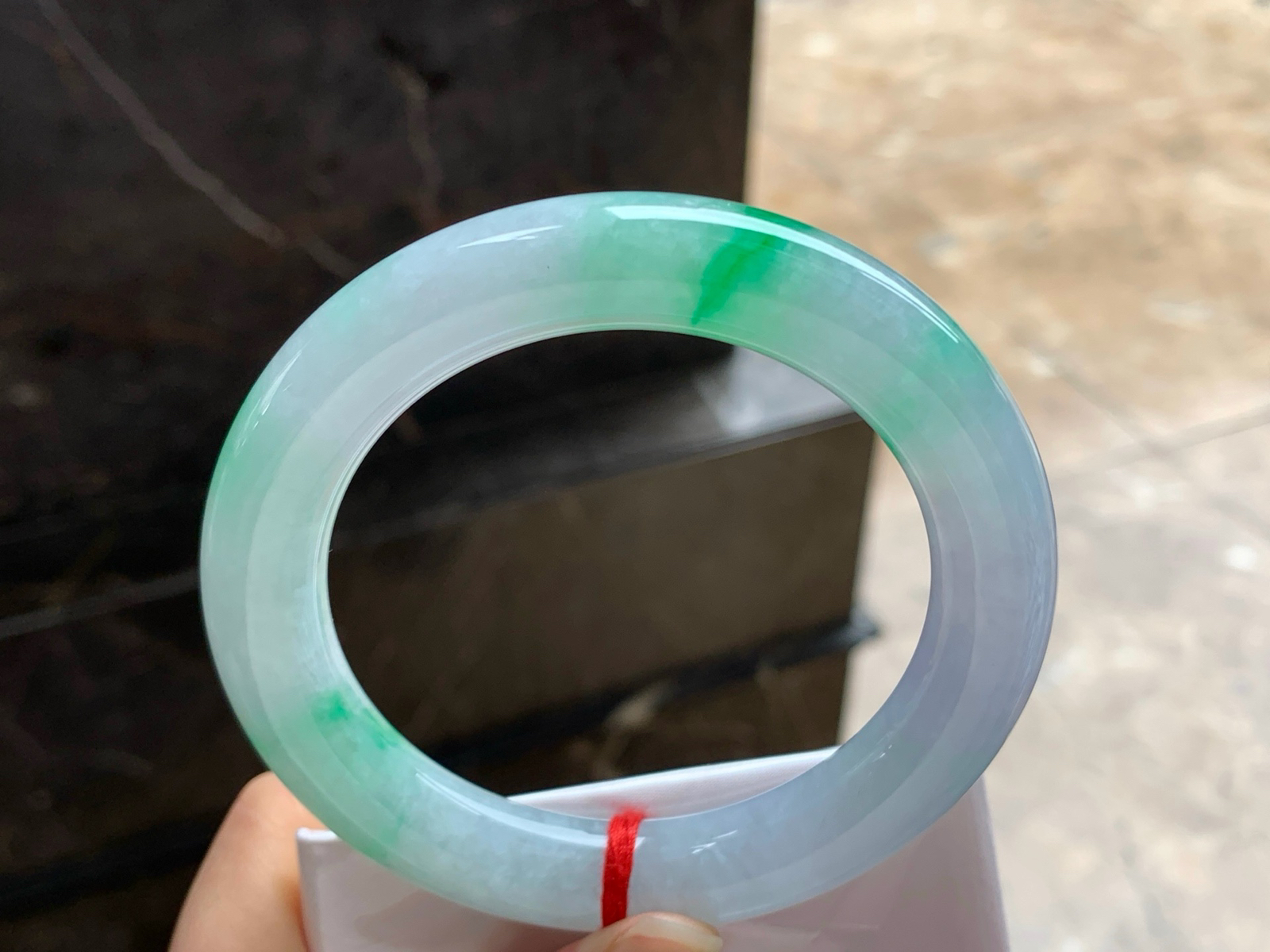 60-12
飘绿圆条手镯^_^鲜艳