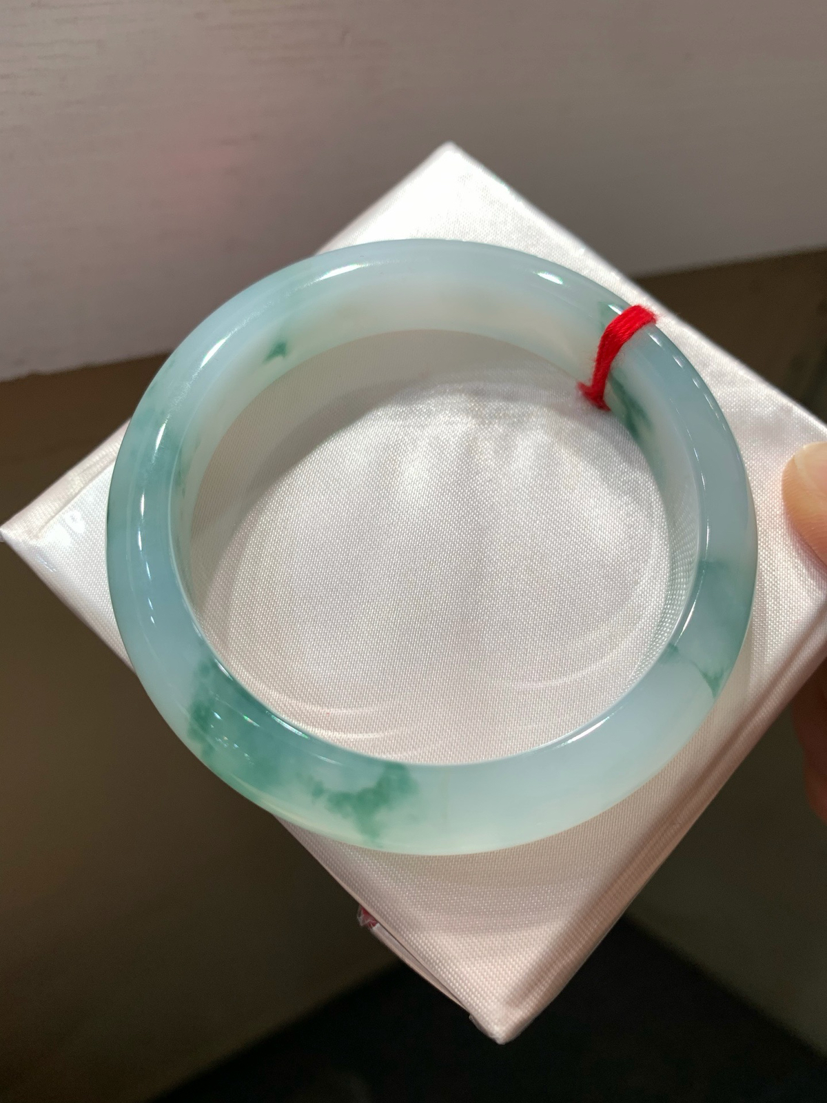 尺寸55.9/12.4/8.2，冰飘花手镯
水润细腻 清新甜美