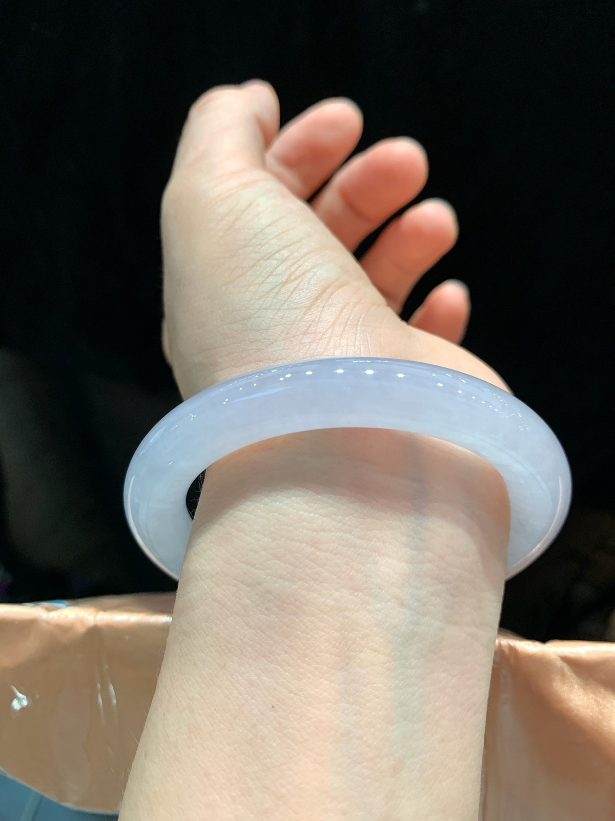尺寸55.3/9.3/10，冰种圆条手镯
冰透水润 清新甜美