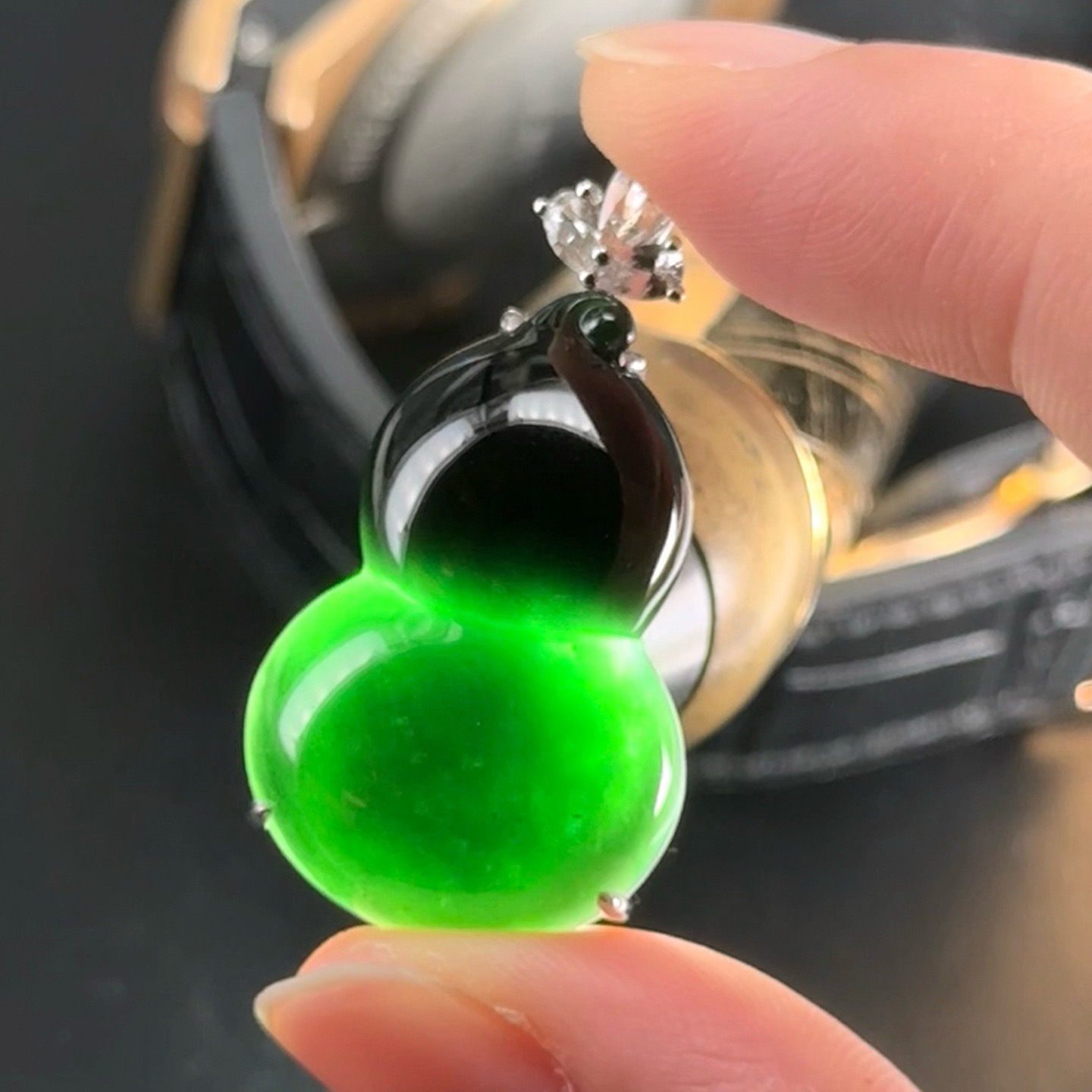 精品18k墨翠葫芦吊坠 种好色正 黑度极好 打灯通透  尺寸36.8