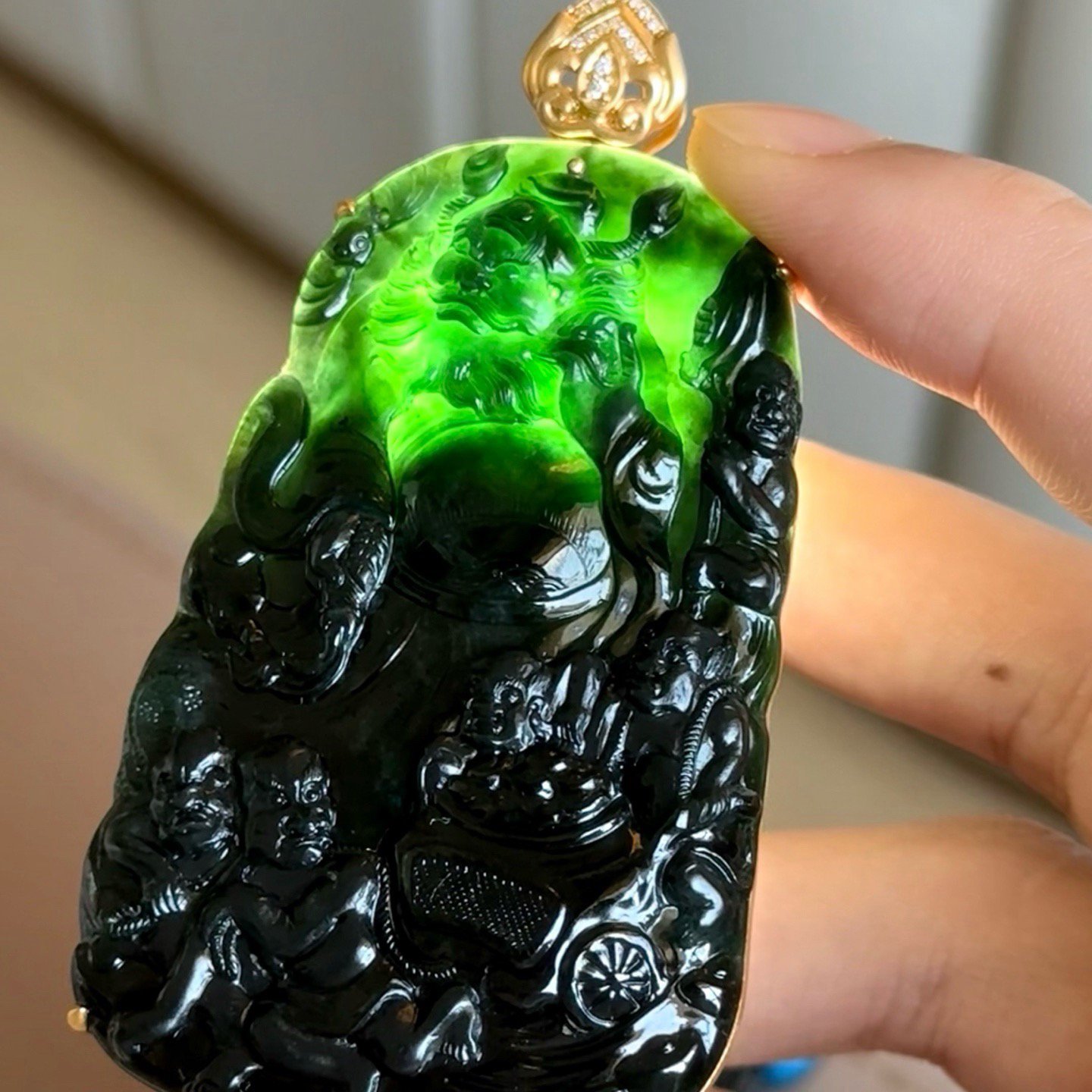 精品18k墨翠钟馗 种好色正 黑度极好 打灯通透 油性十足  尺寸73.8