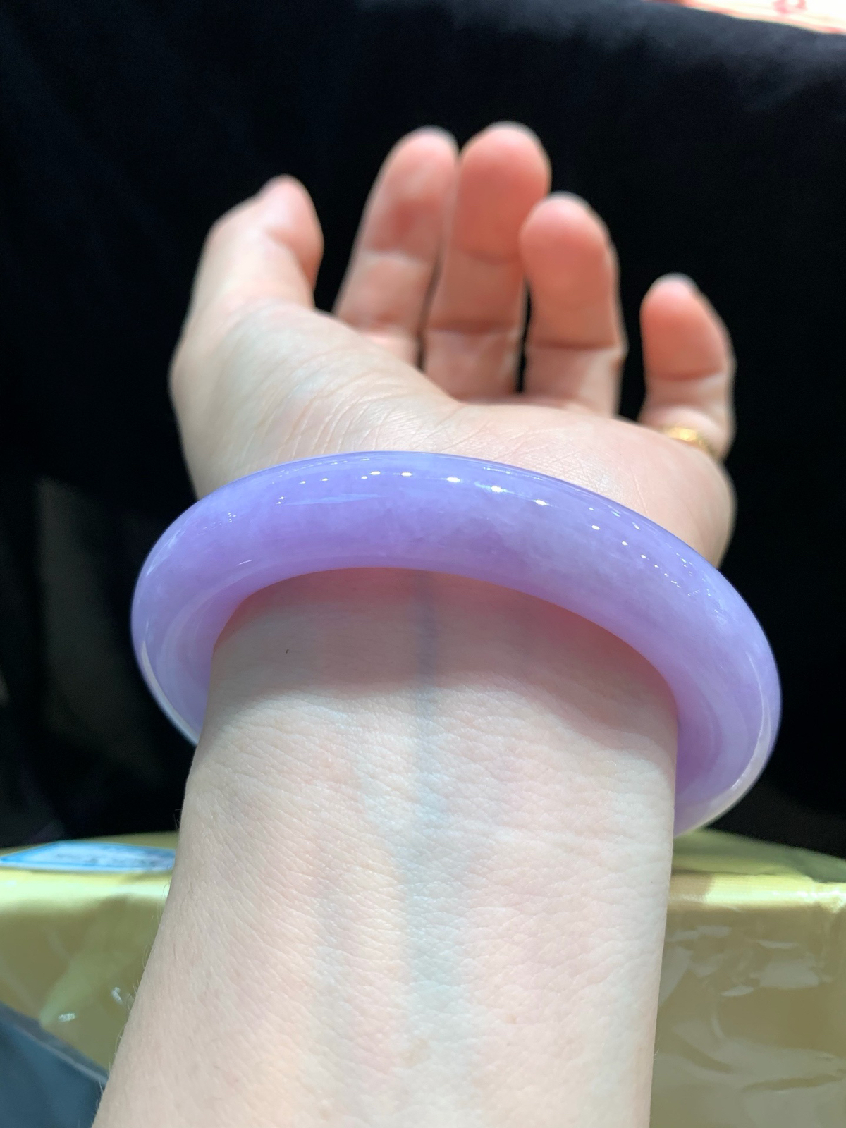 尺寸54.7/11.1，紫罗兰圆条手镯
水润细腻 色好