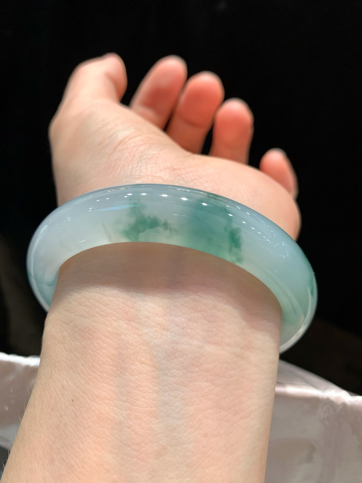 尺寸55.9/12.4/8.2，冰飘花手镯
水润细腻 清新甜美