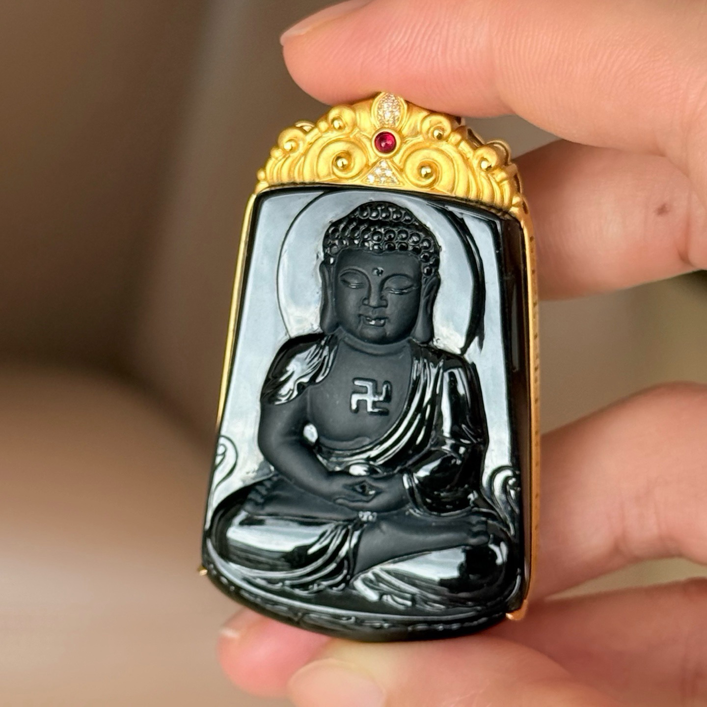 精品18k墨翠大日如来 种好色正 黑度极好 打灯通透 油性十足  尺寸54.8