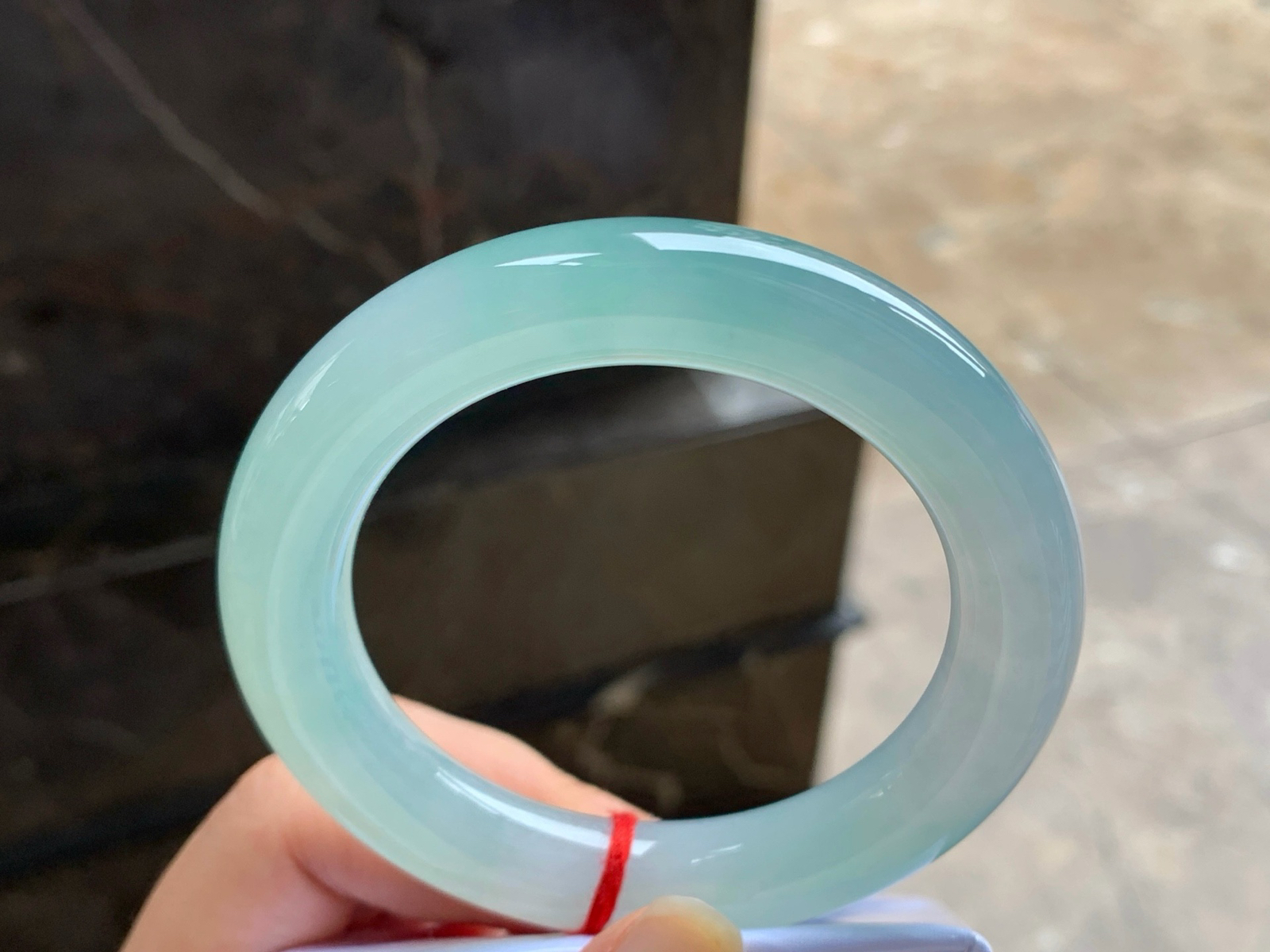 56-12.5
冰蓝圆条手镯^_^水润冰透