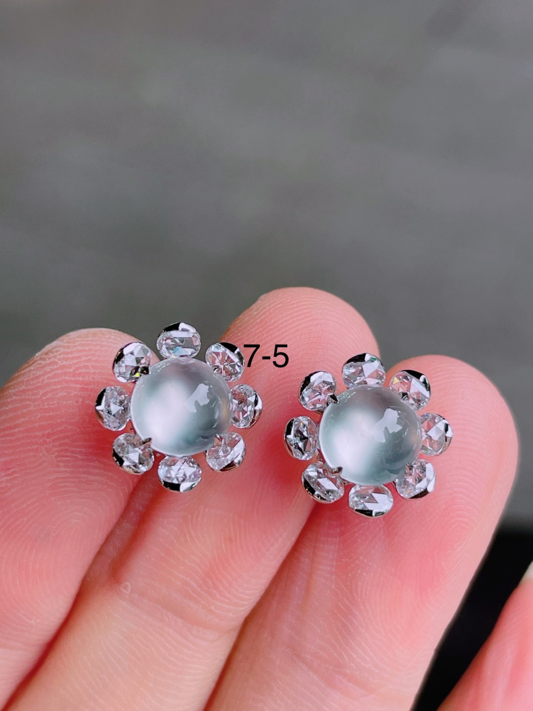 ️高冰蛋面耳钉 晶莹剔透，新颖时尚，无裂，7-5