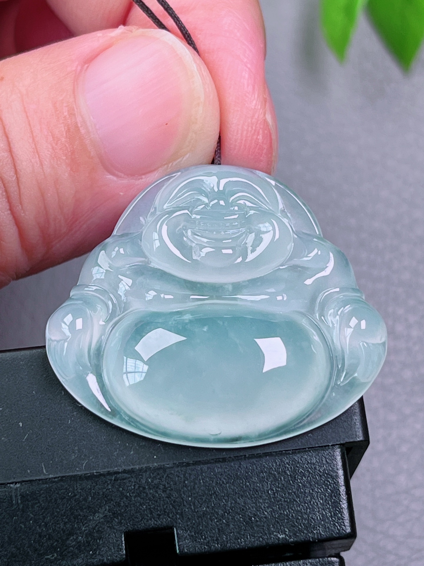 冰种佛公，无裂，油洁，冰透水润，起荧光，尺寸：28-32.3-6.3