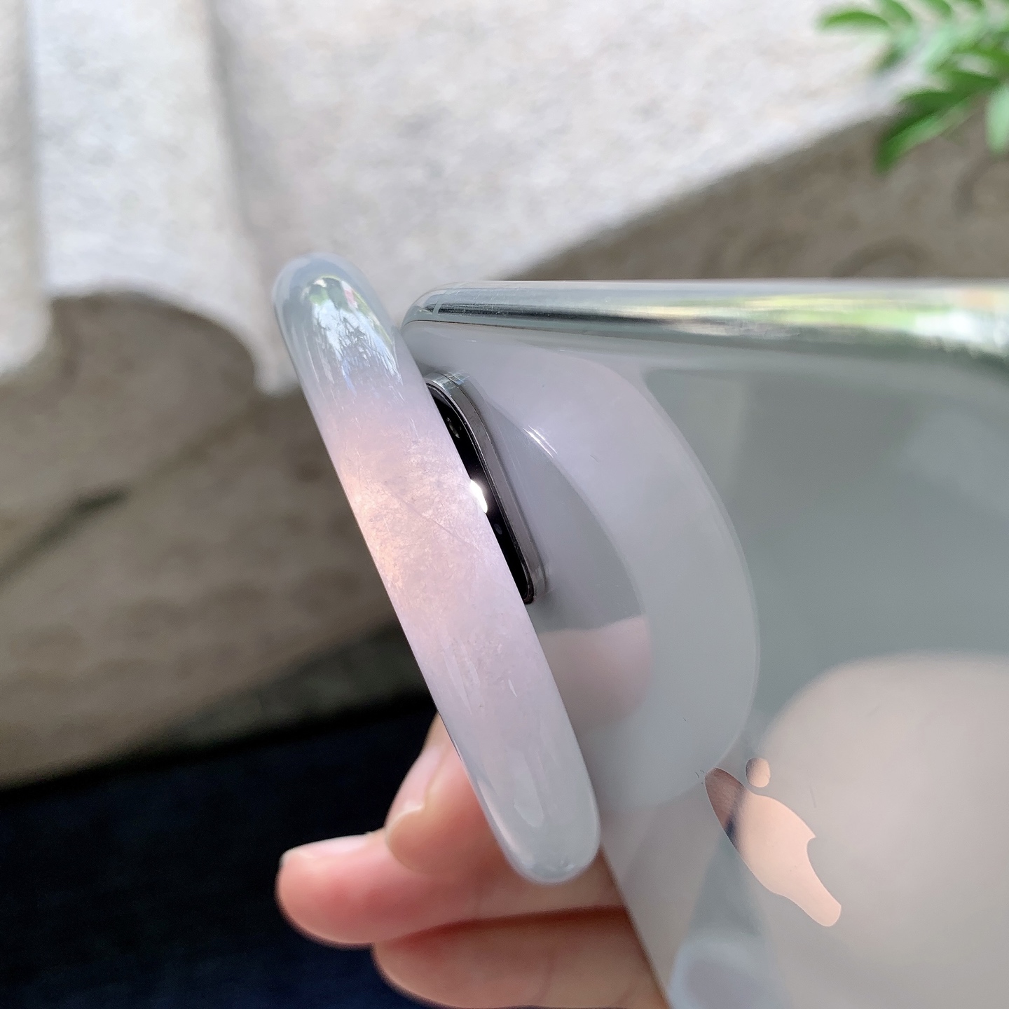 圆条52 53【圈口】53.2/10/9.7【编码】LH071137【描述】冰糯飘绿，水润，种老，细腻，打灯有棉线