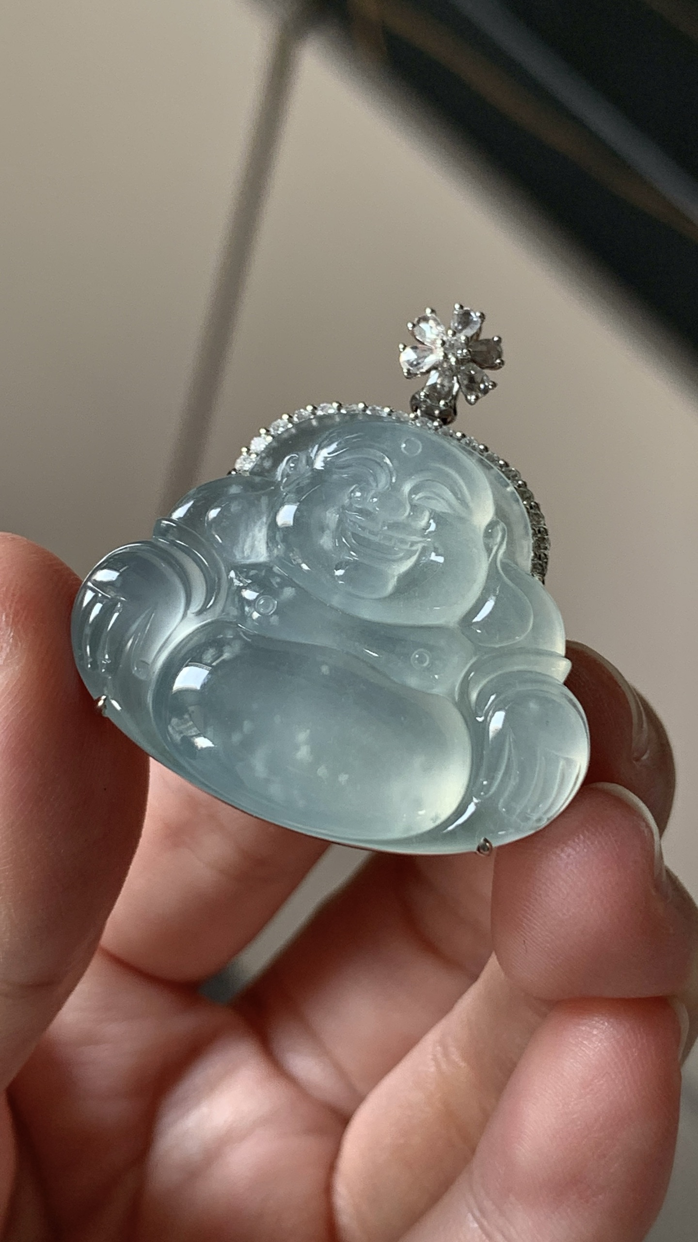 【18k金镶嵌坐佛吊坠】点点木那雪花棉，清莹起光尺寸：成品：33.3*30.9*6.4，裸石；30.