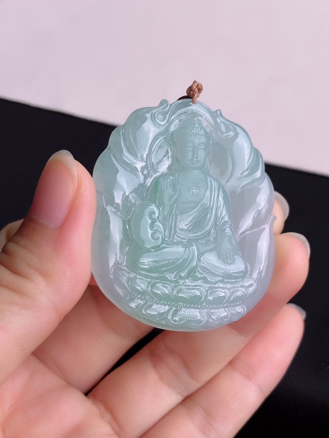 底色大日如来，晶莹剔透，尺寸51/43/5.6/自然光实拍