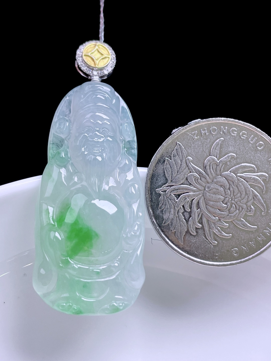 冰飘绿花财神 花色灵动，种老水润，18k金镶嵌 整体：46.4 裸石：38/17.8/5.6