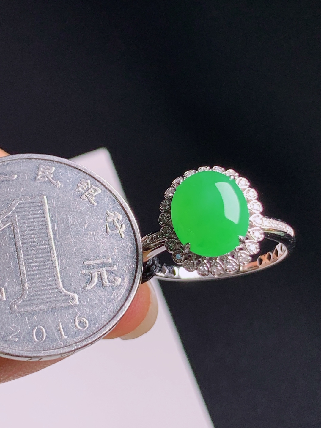 正阳绿旦面戒指，18K金钻精工围镶，明艳大气 470708