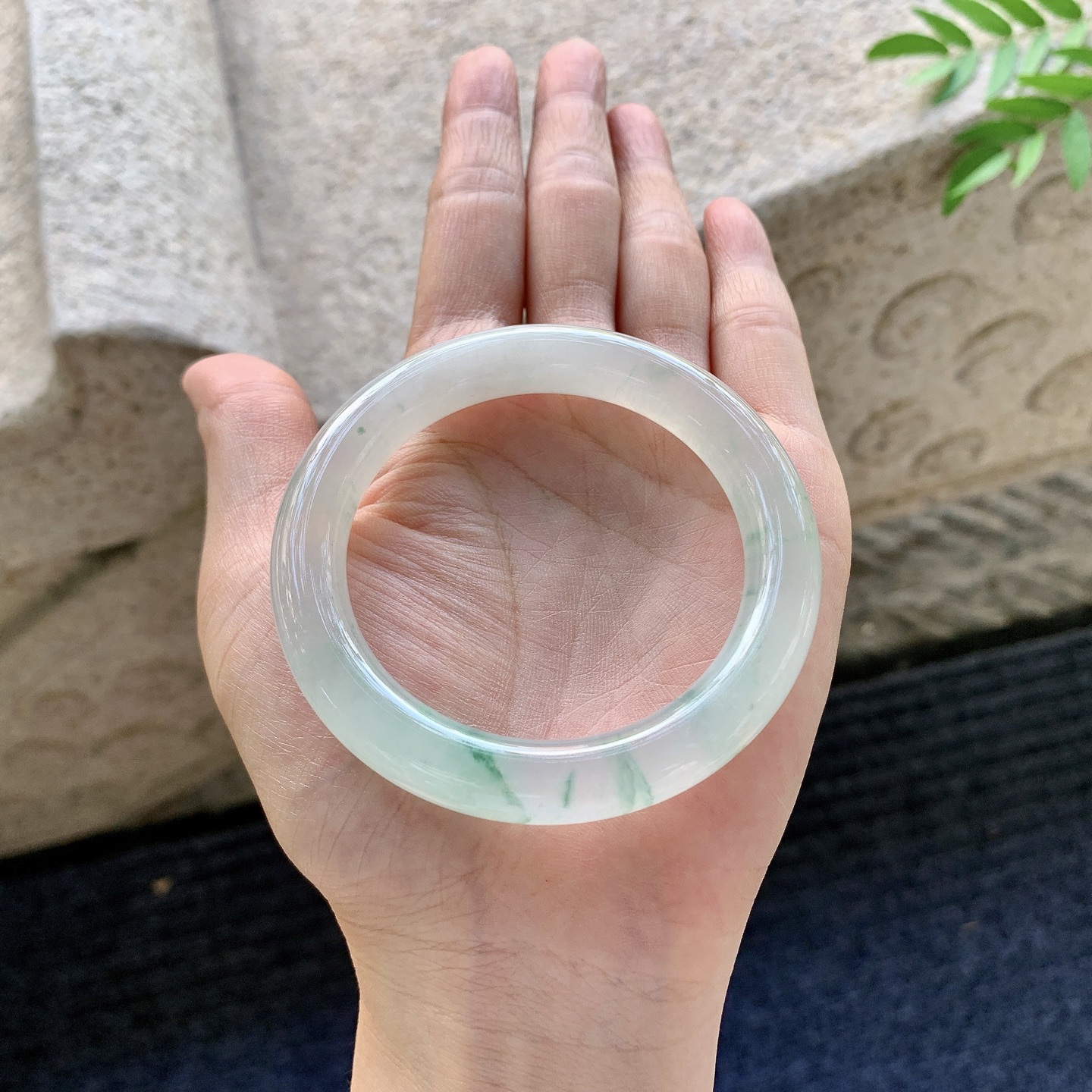 圆条51 52【圈口】52.2/9.7/9.5【编码】C5071122【描述】冰糯飘花，水润，种老，