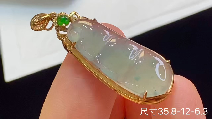 18k金+钻福豆吊坠，无裂，35.8-12-6.3