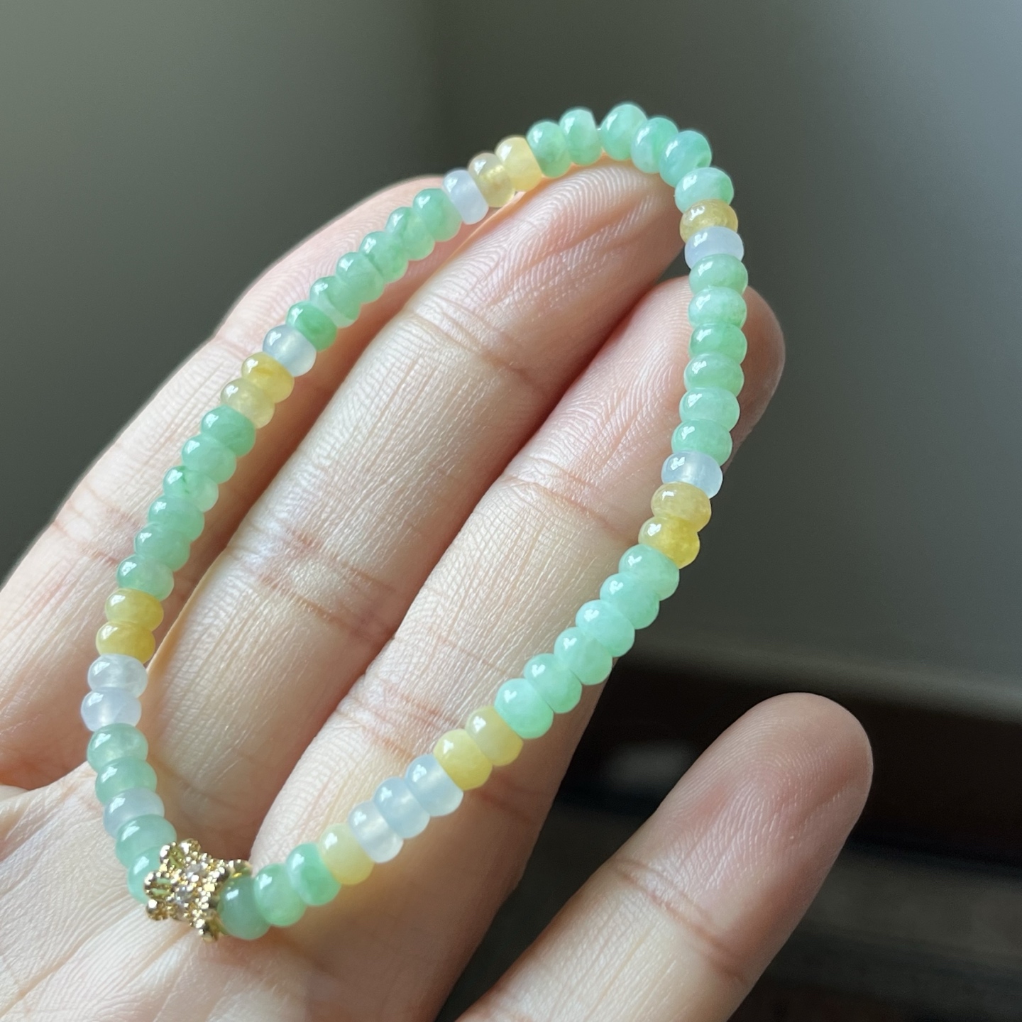 冰种三彩算盘珠手链，种水好，冰透，尺寸4.6×2.8，清货