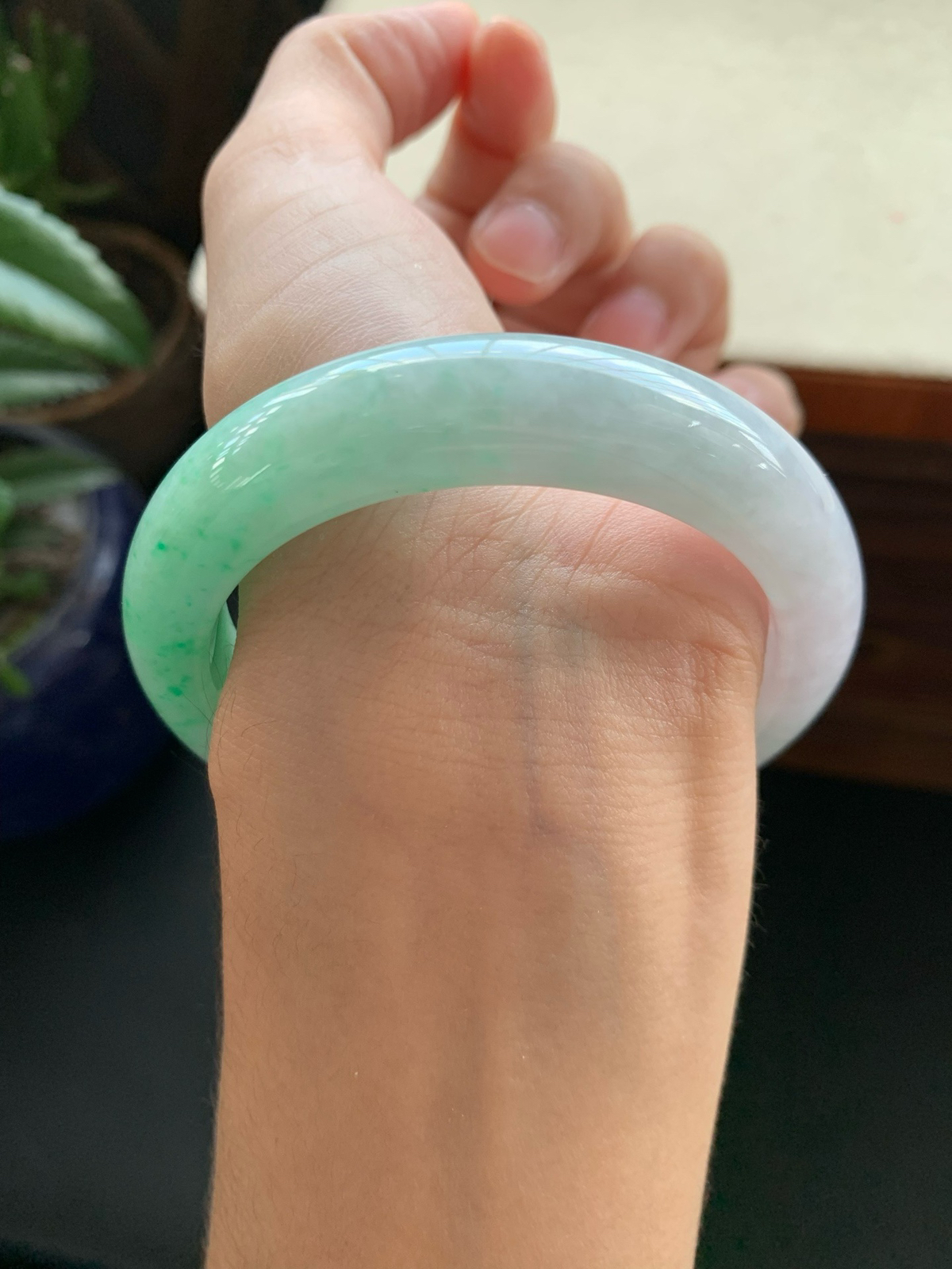 58圈口阳绿正圈手镯