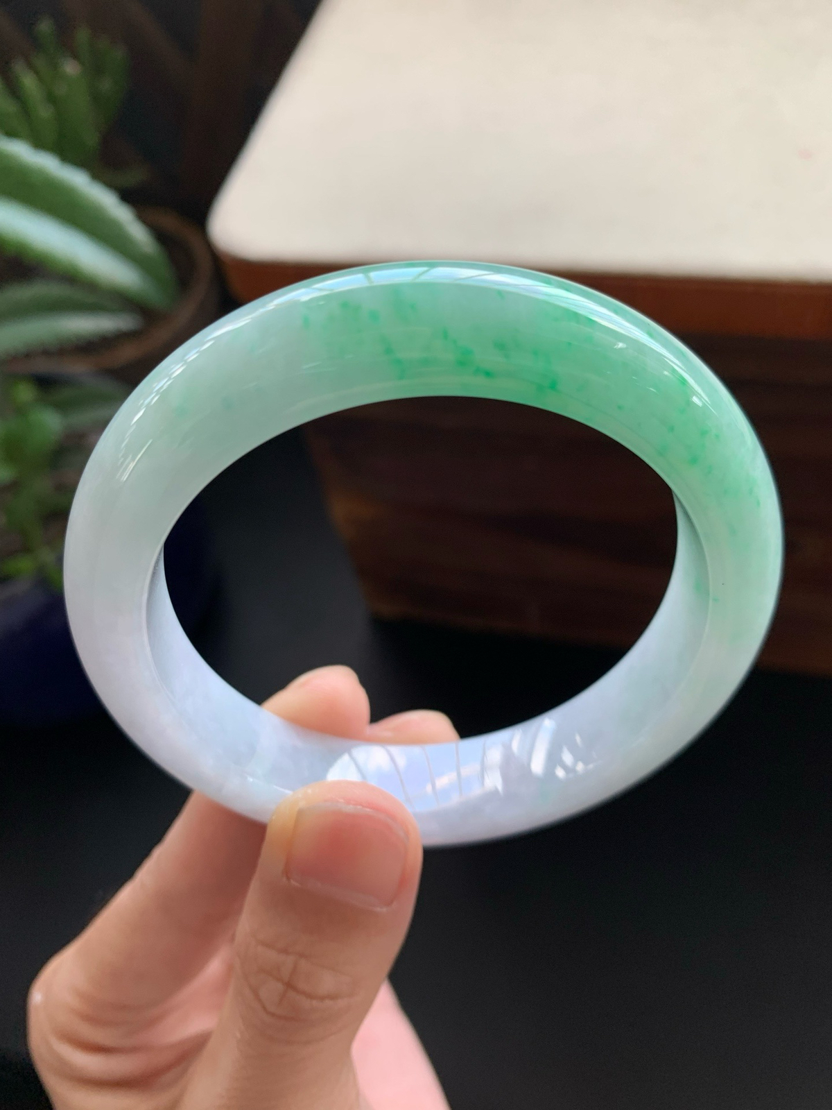 58圈口阳绿正圈手镯
