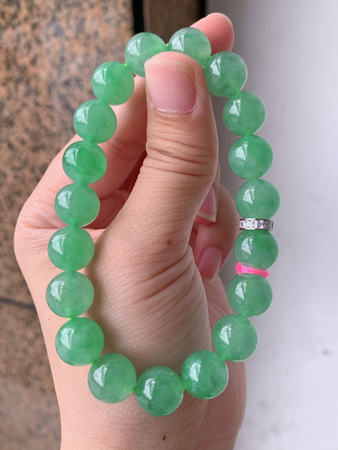 冰阳绿珠珠手串，底色清爽色泽均匀，简约