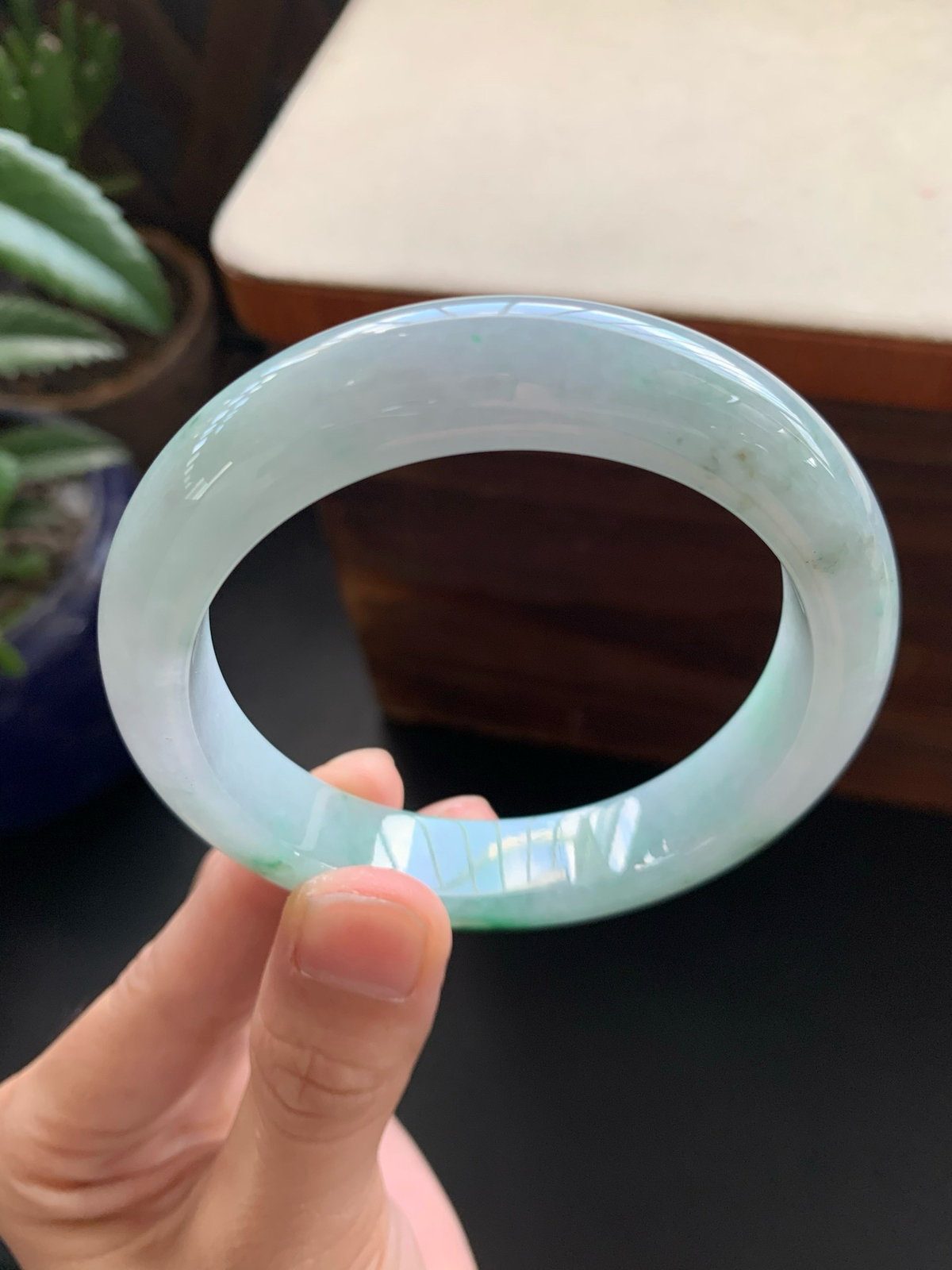 58圈口飘阳绿正圈手镯