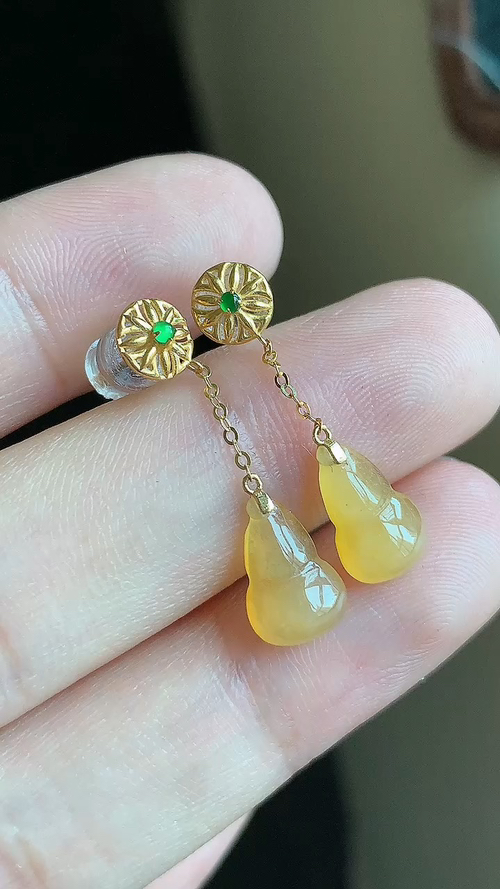 ️翡翠精品，葫芦，耳环，冰种无裂，黄翡18k金 尺寸105-6.8-3.3 aa710