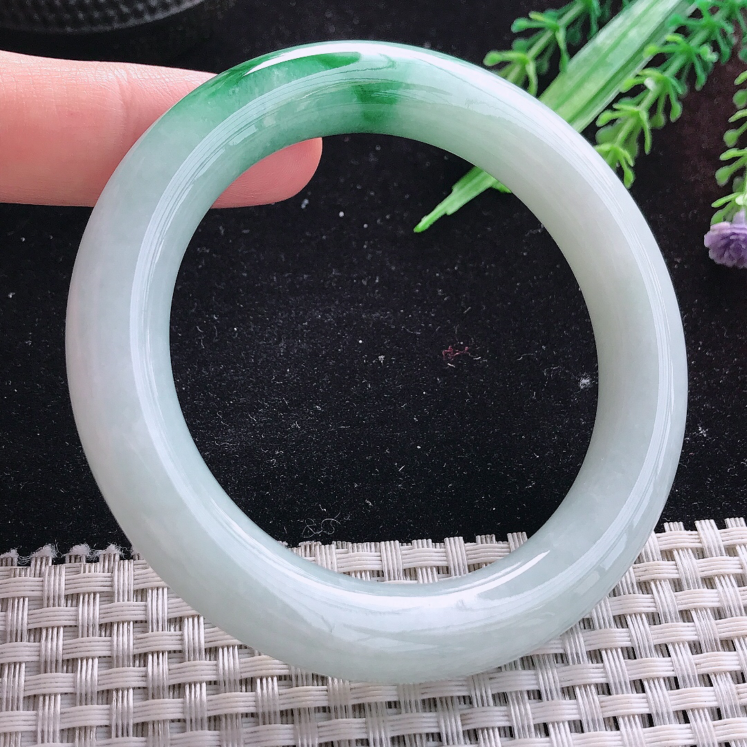 自然光55.5/11老坑精美温润飘花圆条手镯平安镯翡翠美人镯