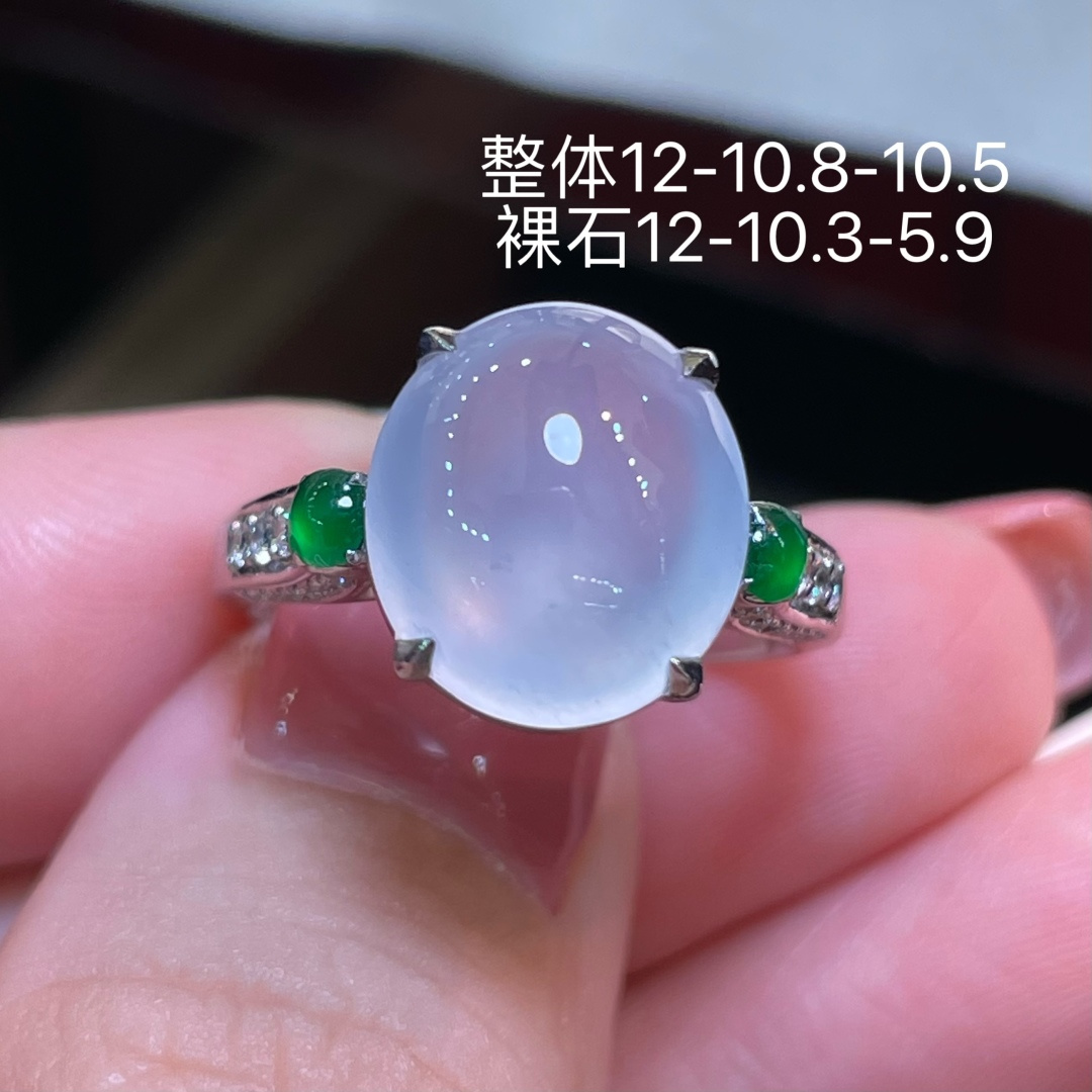 ️翡翠A货 蛋面戒指 高冰起光，料子冰润细腻，种老起光，18k金镶真钻，上身佩戴效果很好 尺寸如