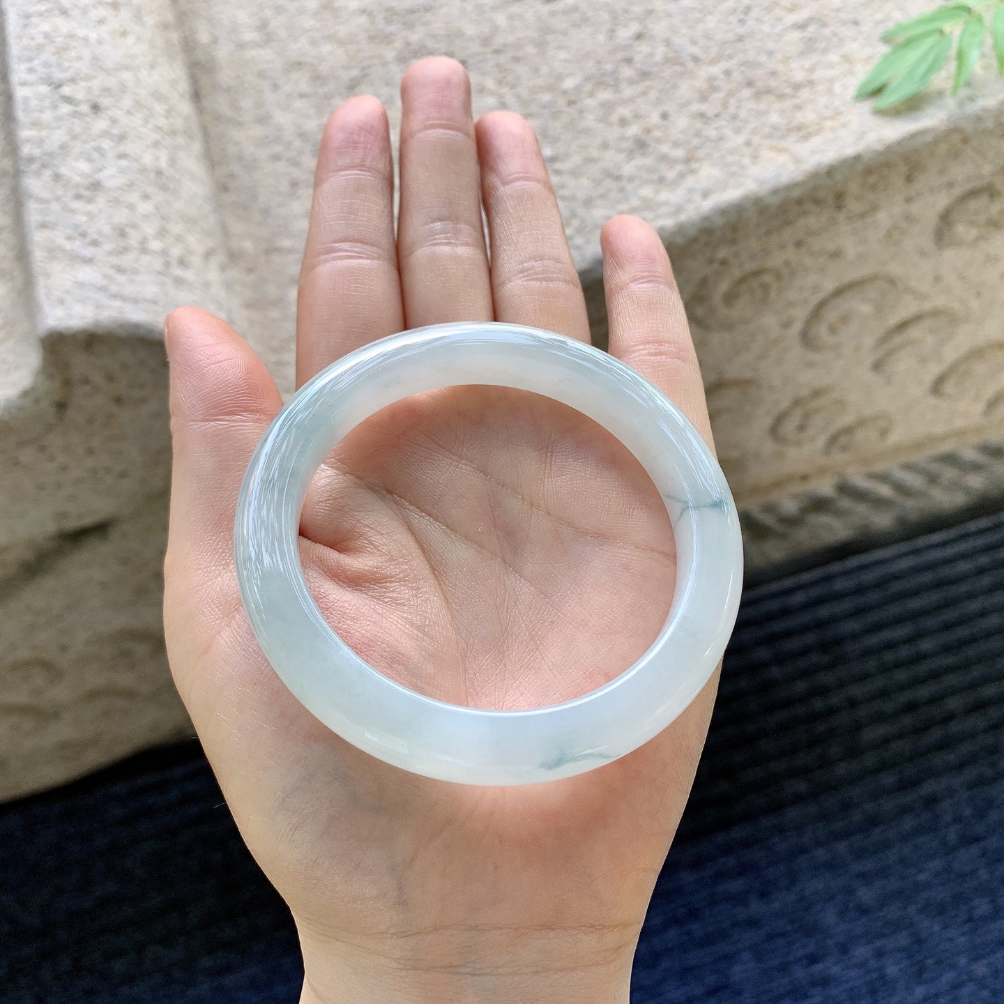 正圈55 56【圈口】56.9/9.5/9【编码】T1071206【描述】细糯飘花，水润，种老，细腻