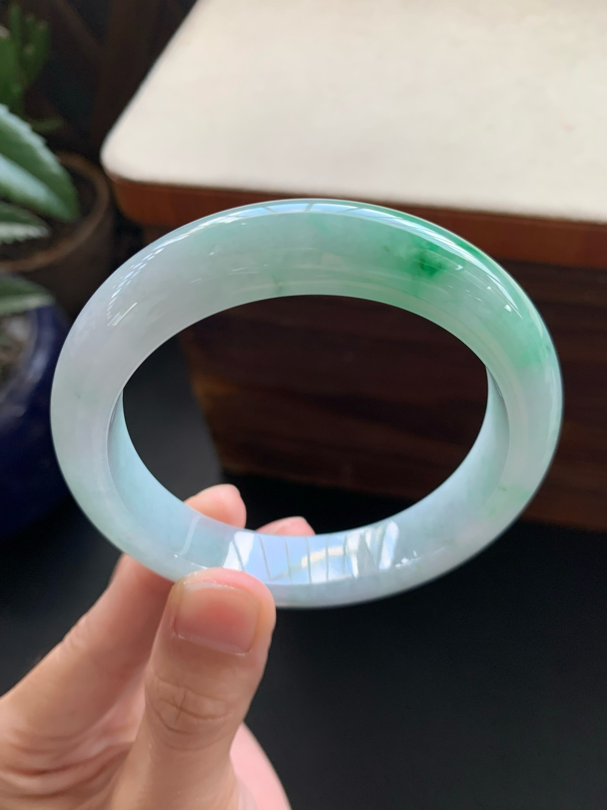 58圈口飘阳绿正圈手镯