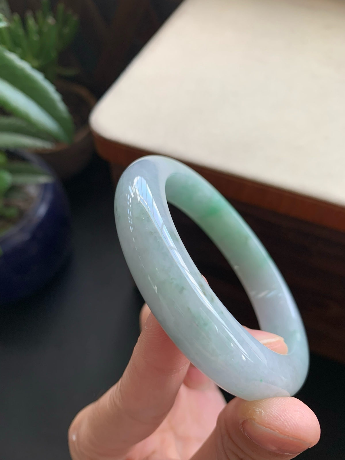 58圈口飘阳绿正圈手镯