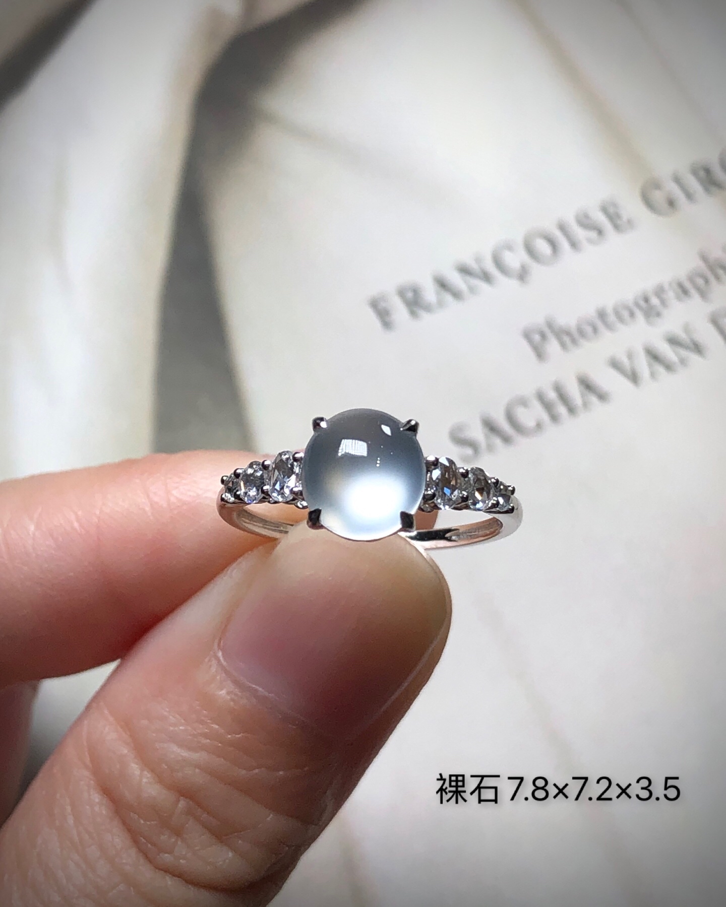 ️玻璃种鸽子蛋戒指裸镶小精品，底子纯净无暇，种水起钢光，上手精致日常百搭，无裂️：