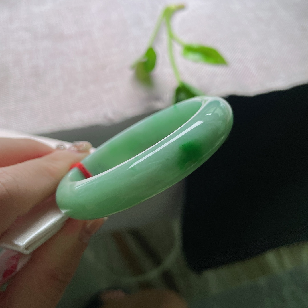 53.5/12.5/6.8，绿底正圈，水润细腻，干净，种老，小清新，显气质，有纹，ss55115a