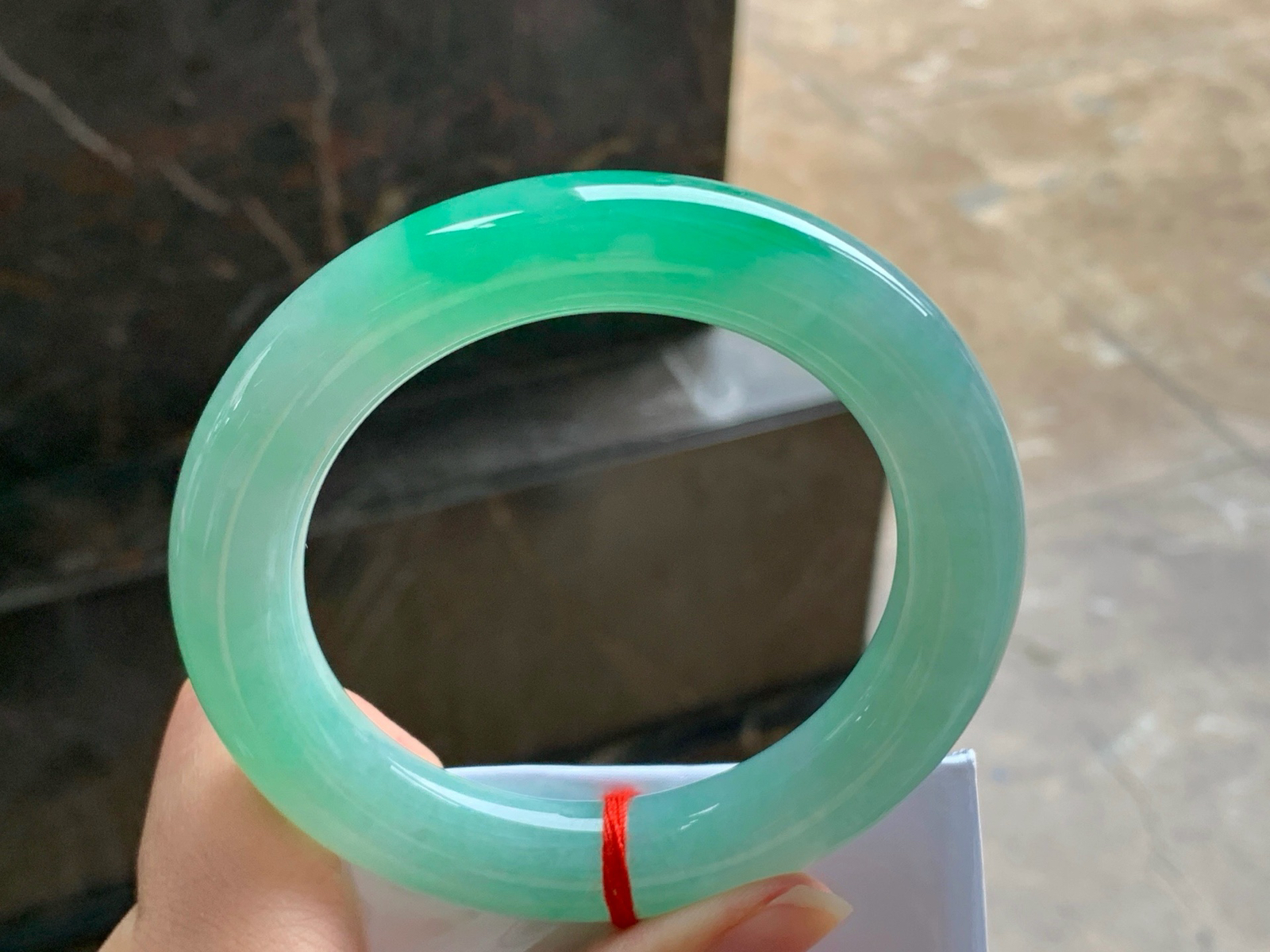 58-12.4
冰绿圆条手镯^_^颜色清新 色阳
