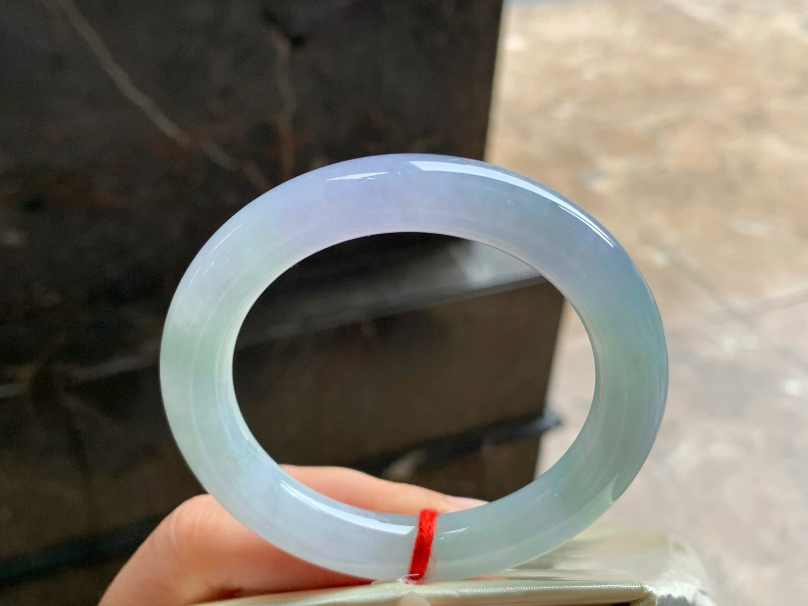 52.5-10.1
冰紫圆条手镯^_^水润清新