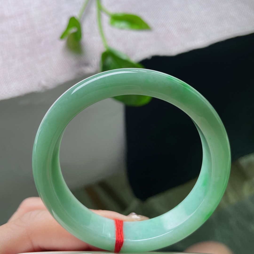 53.5/12.5/6.8，绿底正圈，水润细腻，干净，种老，小清新，显气质，有纹，ss55115a