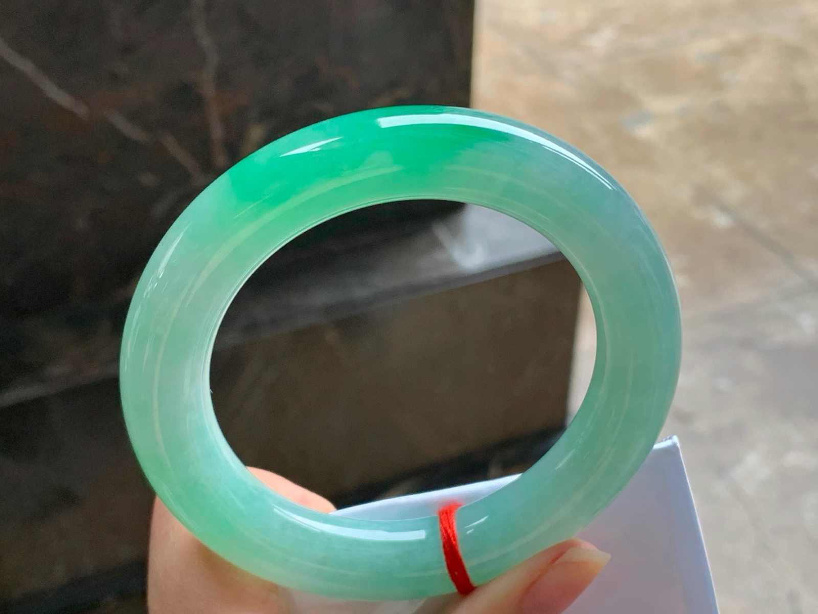 58-12.4
冰绿圆条手镯^_^颜色清新 色阳