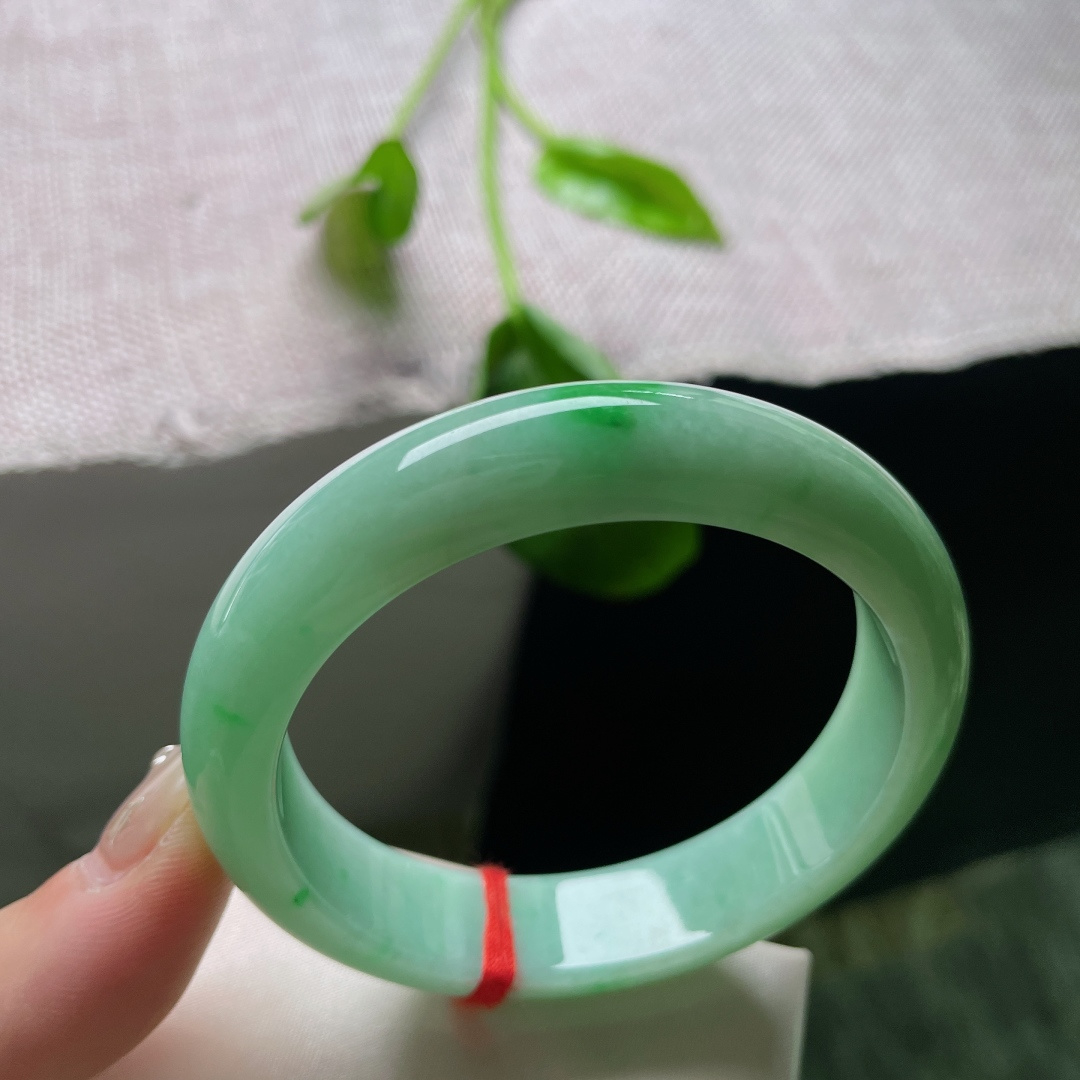 53.5/12.5/6.8，绿底正圈，水润细腻，干净，种老，小清新，显气质，有纹，ss55115a