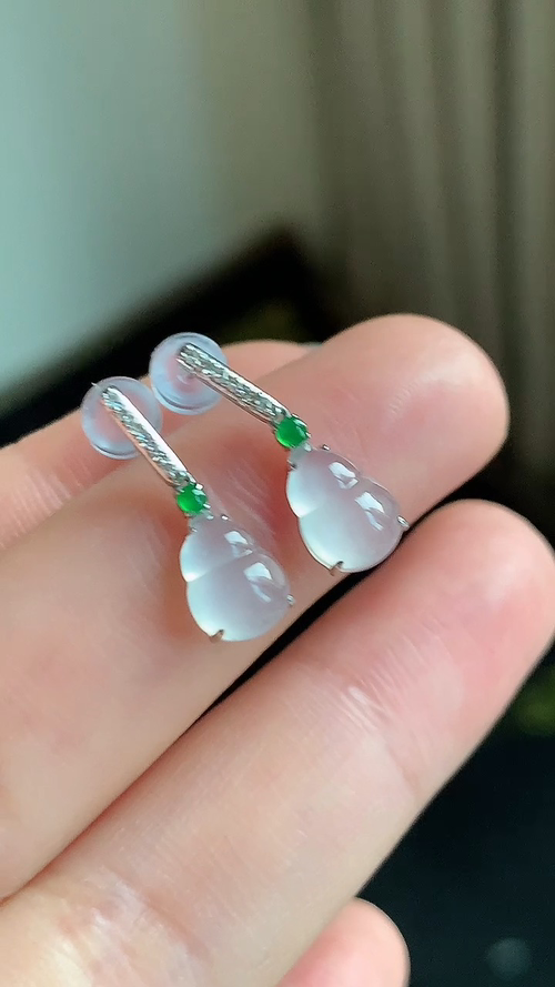 ️天然翡翠，冰葫芦耳钉18k金 尺寸9-6.3-3.6 an711